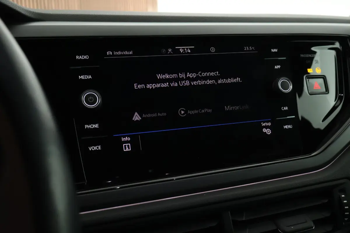 1.0 TSI 95pk 2x R-Line Climate Control ACC Camera Stoelverwarming Keyless Navigatie