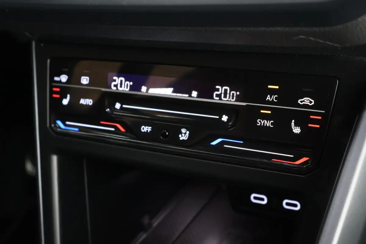 1.0 TSI 95pk 2x R-Line Climate Control ACC Camera Stoelverwarming Keyless Navigatie