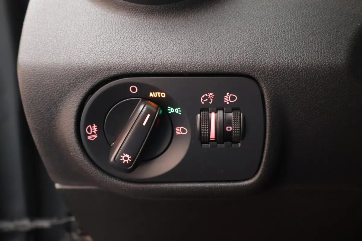1.0 TFSI 95pk Cruise Control Parkeersensoren Navigatie