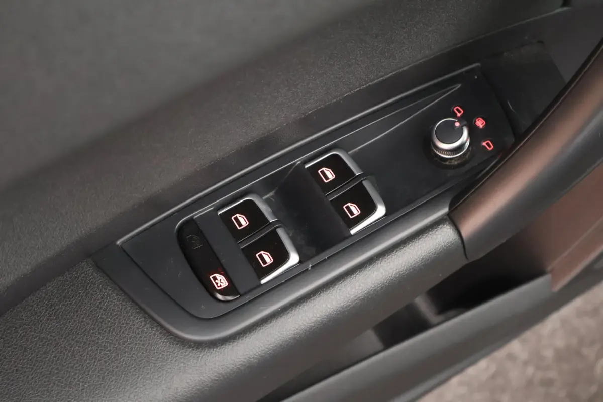 1.0 TFSI 95pk Cruise Control Parkeersensoren Navigatie