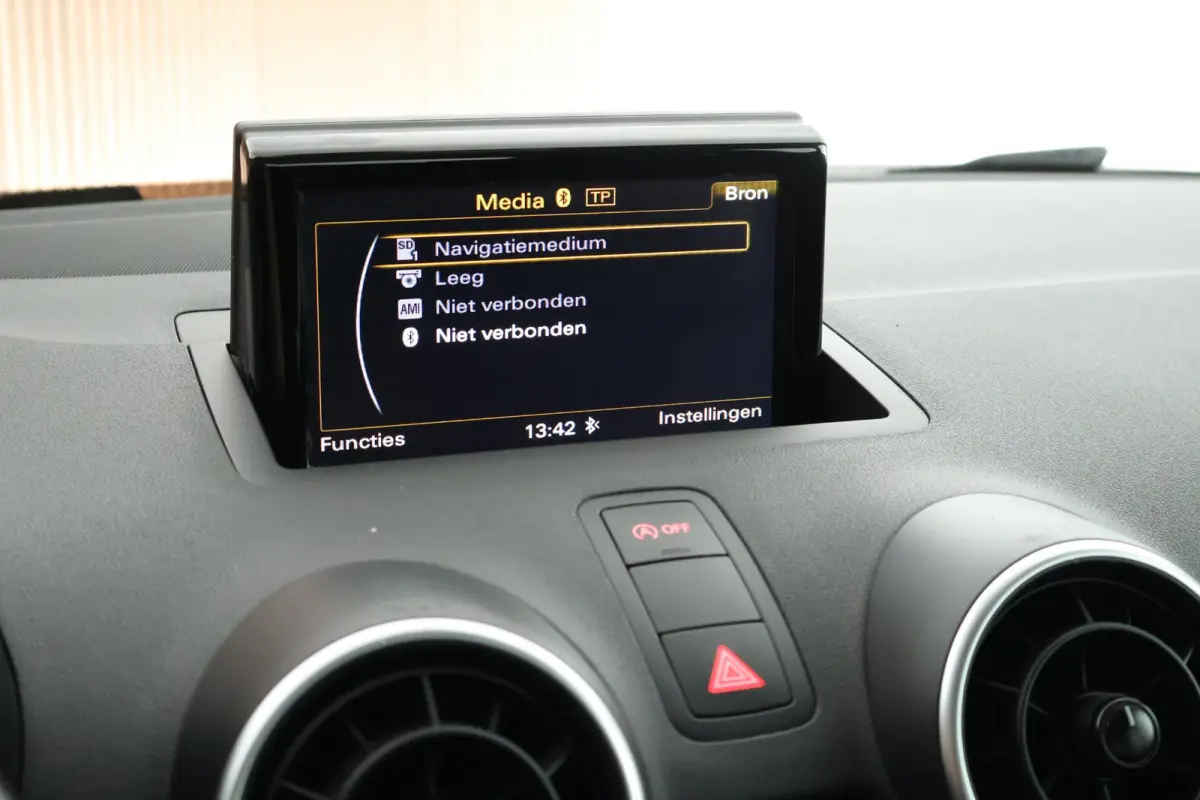 1.0 TFSI 95pk Cruise Control Parkeersensoren Navigatie