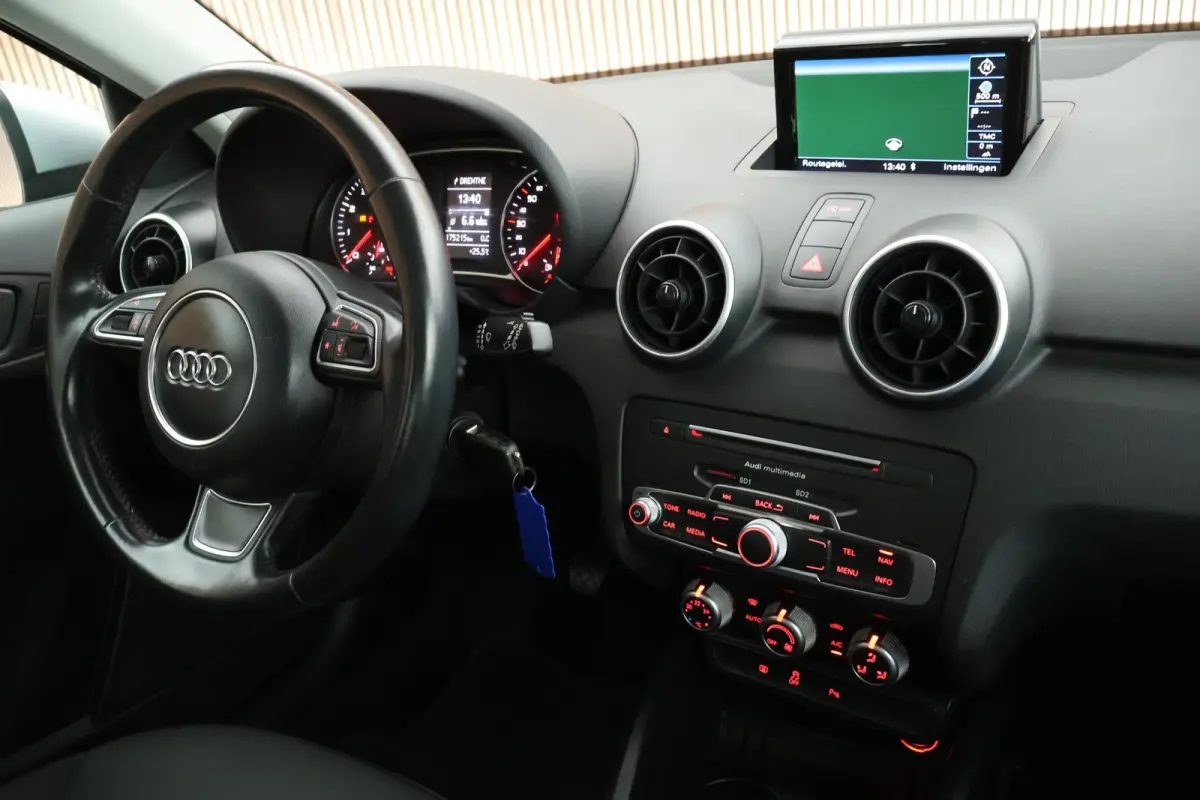 1.0 TFSI 95pk Cruise Control Parkeersensoren Navigatie