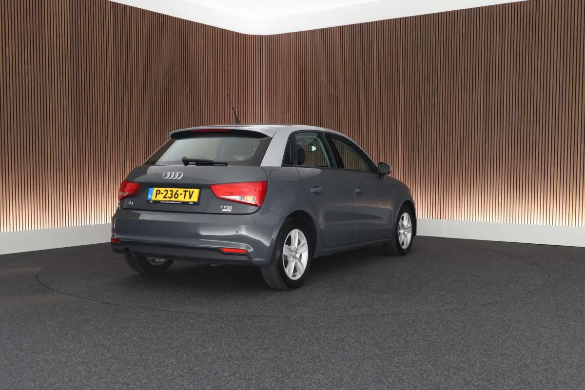 1.0 TFSI 95pk Cruise Control Parkeersensoren Navigatie
