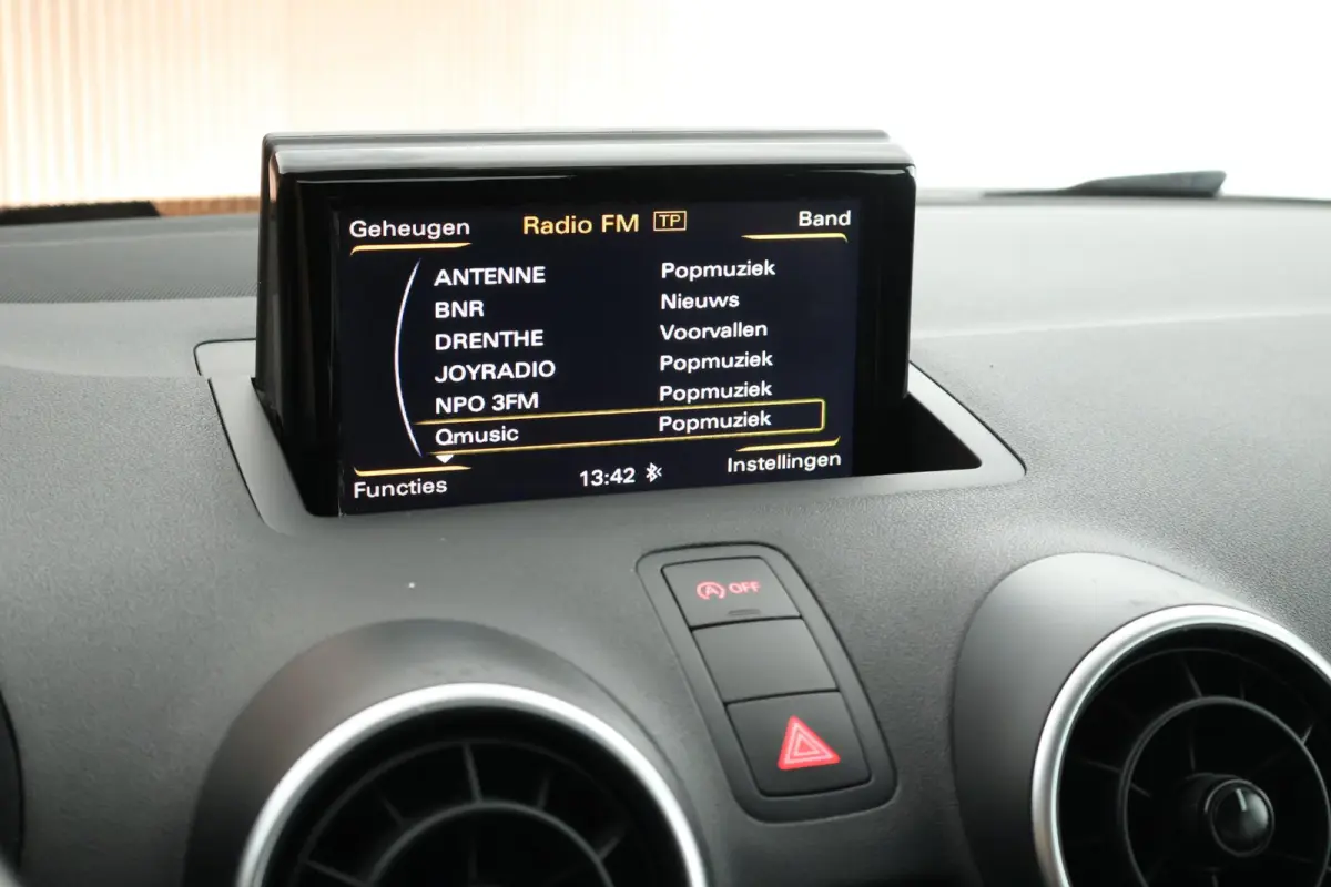 1.0 TFSI 95pk Cruise Control Parkeersensoren Navigatie