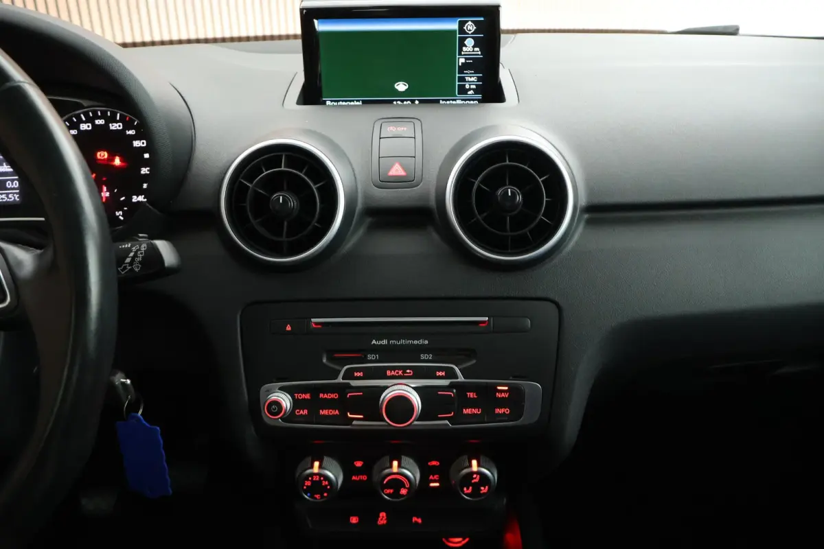 1.0 TFSI 95pk Cruise Control Parkeersensoren Navigatie