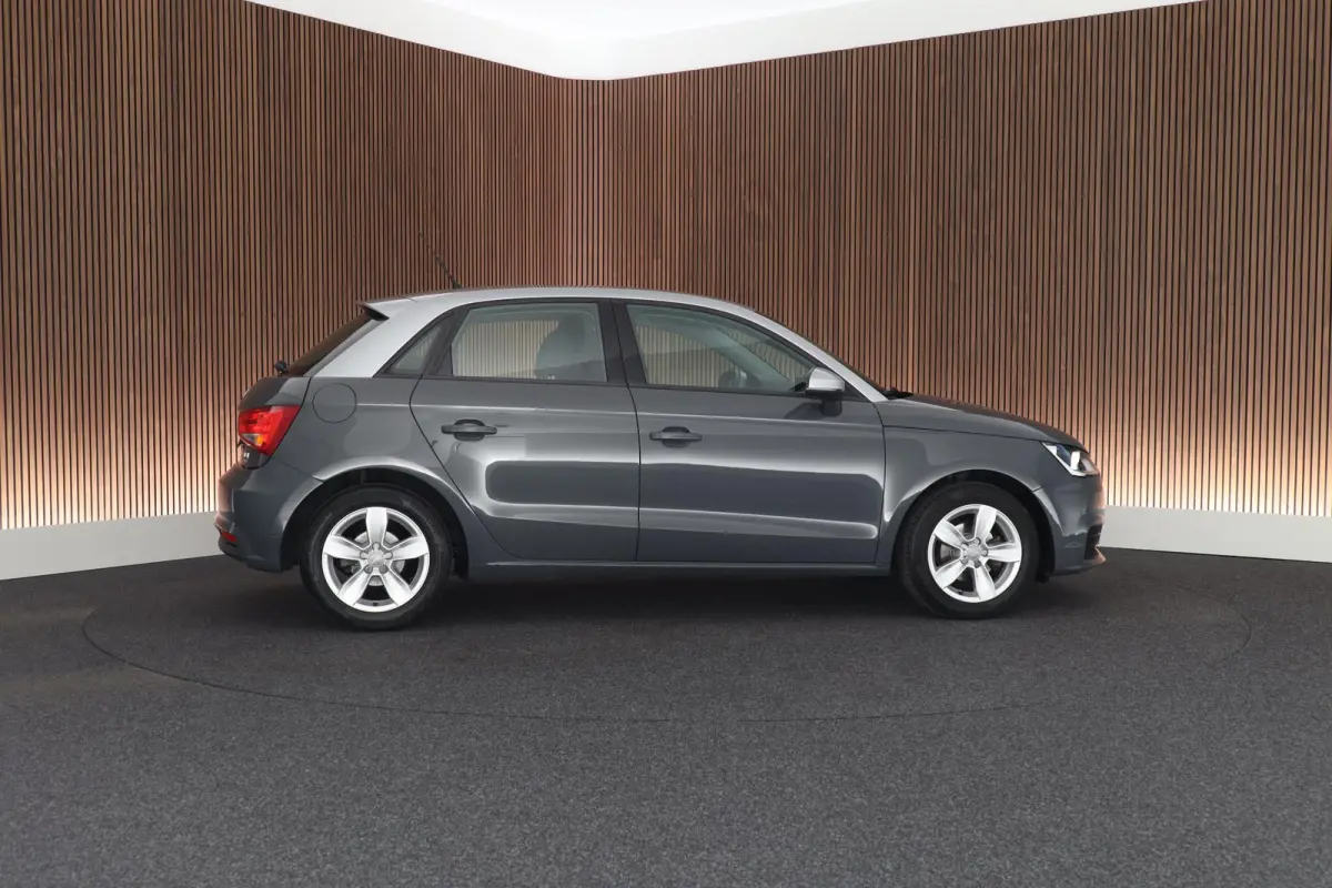 1.0 TFSI 95pk Cruise Control Parkeersensoren Navigatie