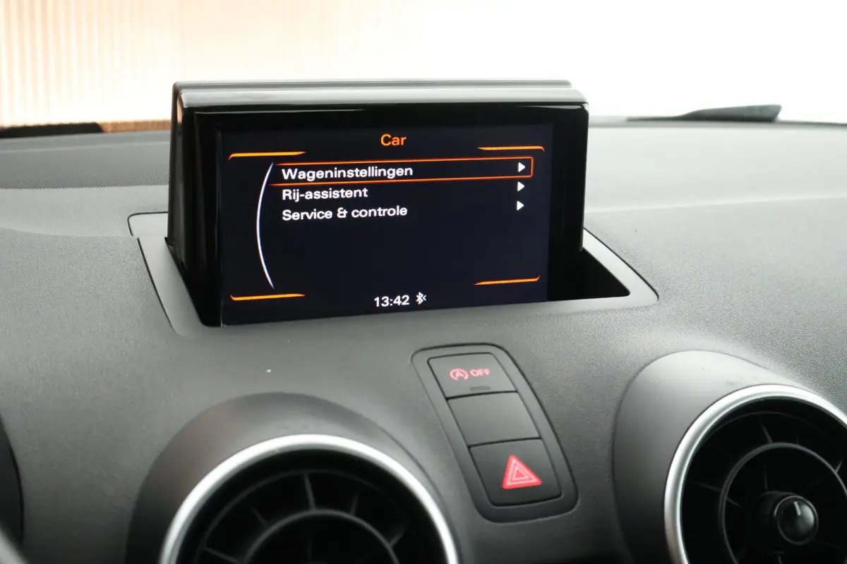 1.0 TFSI 95pk Cruise Control Parkeersensoren Navigatie