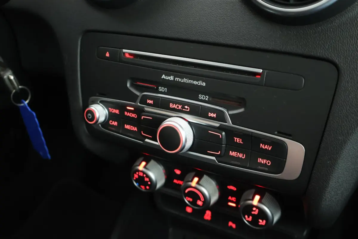 1.0 TFSI 95pk Cruise Control Parkeersensoren Navigatie