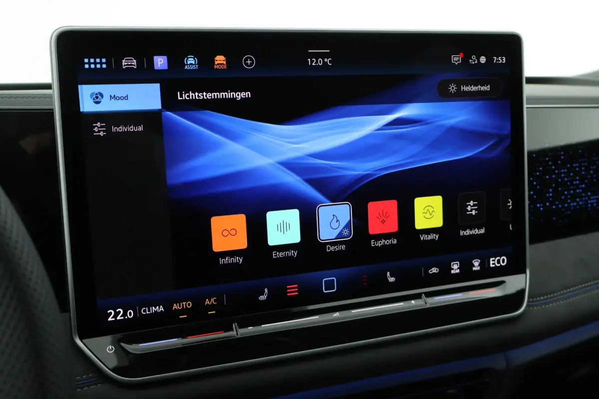 1.5 272pk eHybrid R-Line Business Black Style 360Camera Head-Up Keyless Massage Carplay