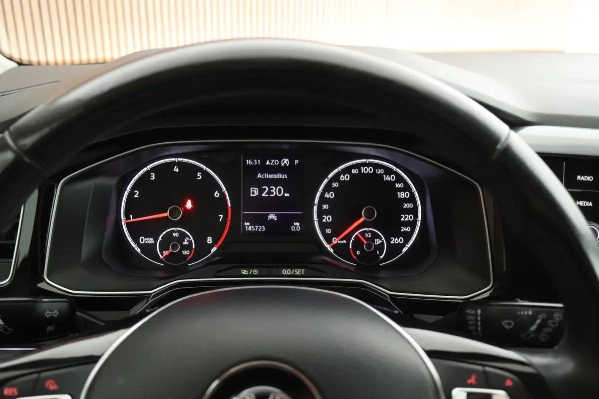 1.0 TSI 95pk DSG R-Line Highline Camera Parkeersensor Climate Control Adaptive Cruise