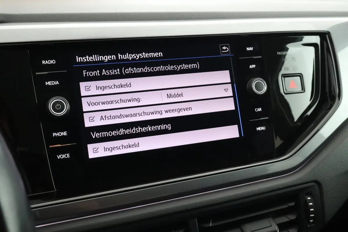 1.0 TSI 95pk DSG R-Line Highline Camera Parkeersensor Climate Control Adaptive Cruise