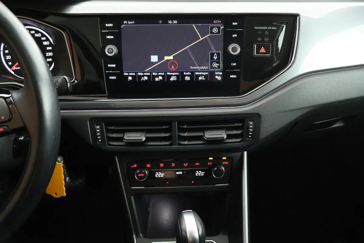 1.0 TSI 95pk DSG R-Line Highline Camera Parkeersensor Climate Control Adaptive Cruise