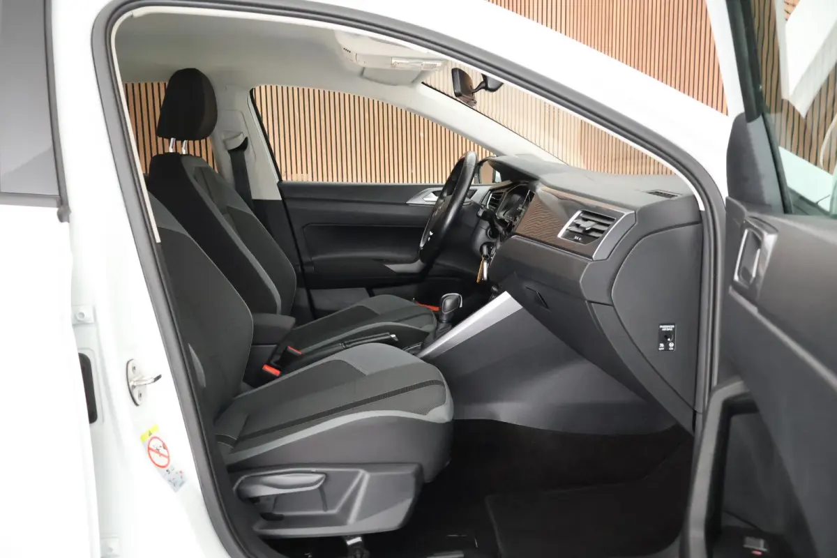 1.0 TSI 95pk DSG R-Line Highline Camera Parkeersensor Climate Control Adaptive Cruise