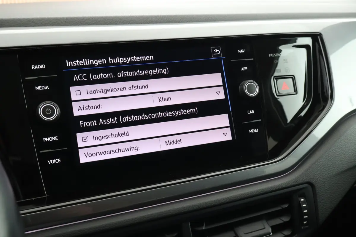 1.0 TSI 95pk DSG R-Line Highline Camera Parkeersensor Climate Control Adaptive Cruise
