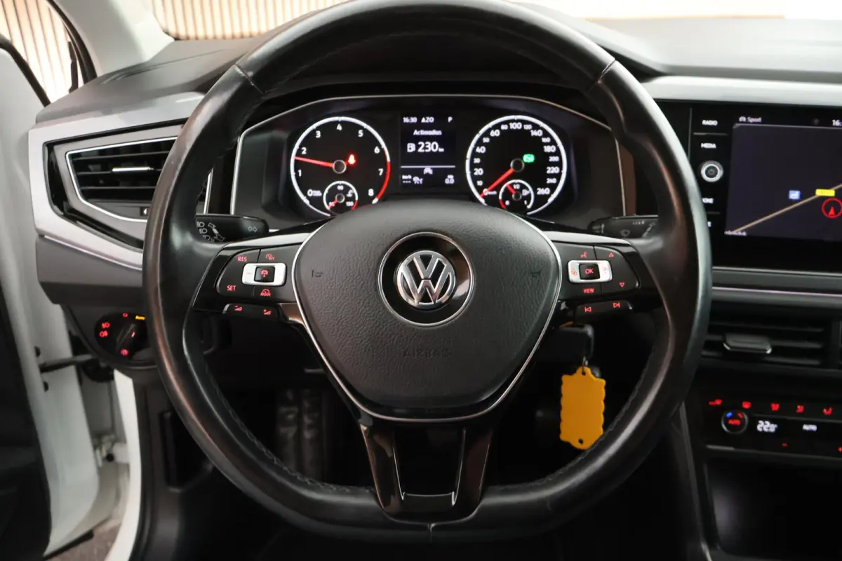 1.0 TSI 95pk DSG R-Line Highline Camera Parkeersensor Climate Control Adaptive Cruise