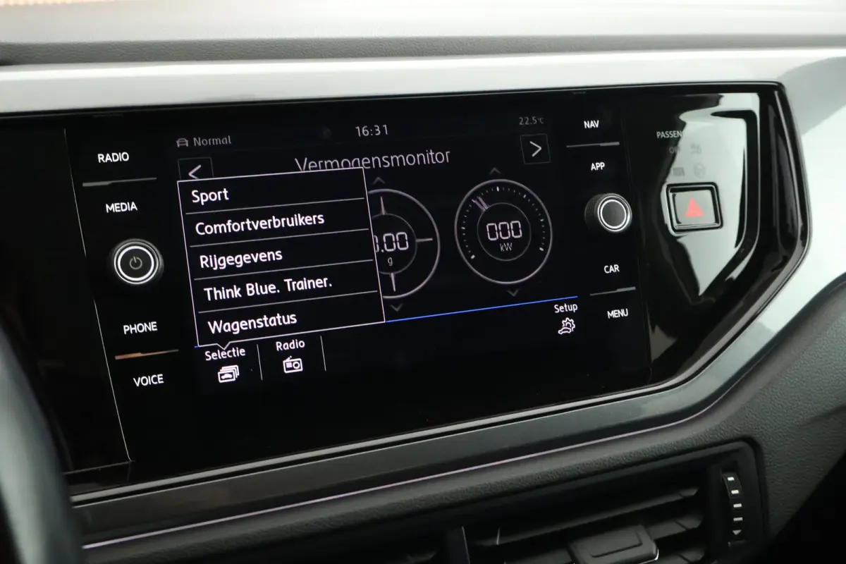 1.0 TSI 95pk DSG R-Line Highline Camera Parkeersensor Climate Control Adaptive Cruise