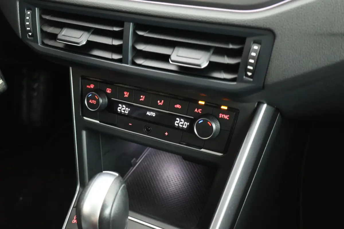 1.0 TSI 95pk DSG R-Line Highline Camera Parkeersensor Climate Control Adaptive Cruise
