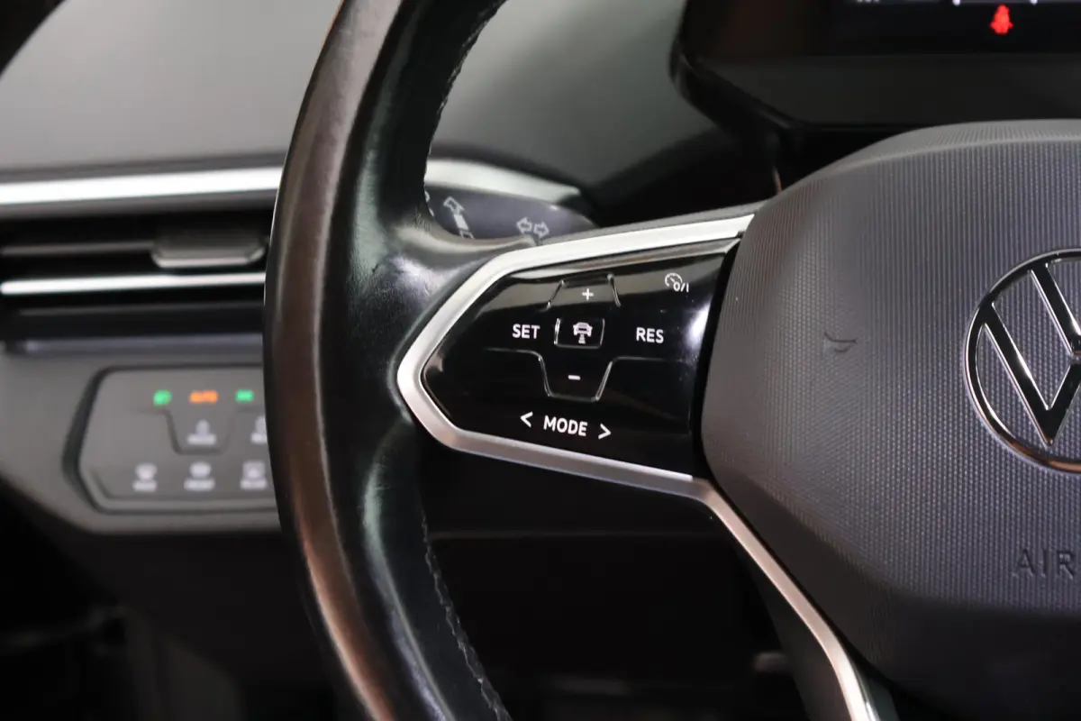 First 77 kWh SOH 90% Trekhaak Stoelverwarming Camera Navigatie