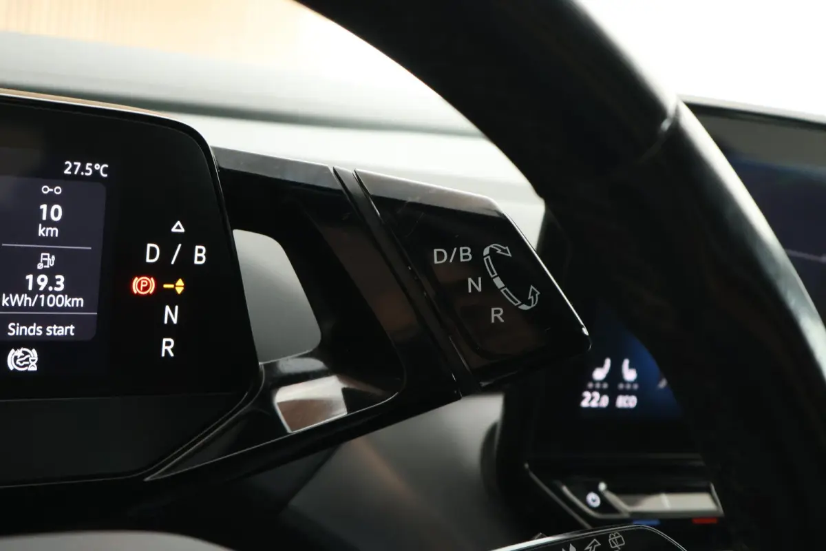First 77 kWh SOH 90% Trekhaak Stoelverwarming Camera Navigatie