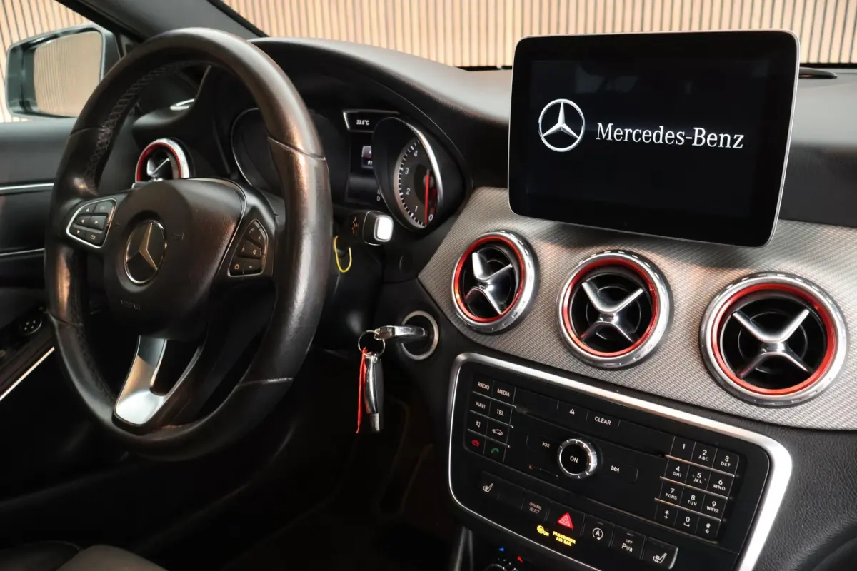 200 156pk Prestige Automaat LED Climate Control Stoelverwarming Navigatie