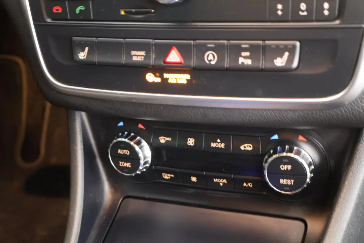 200 156pk Prestige Automaat LED Climate Control Stoelverwarming Navigatie