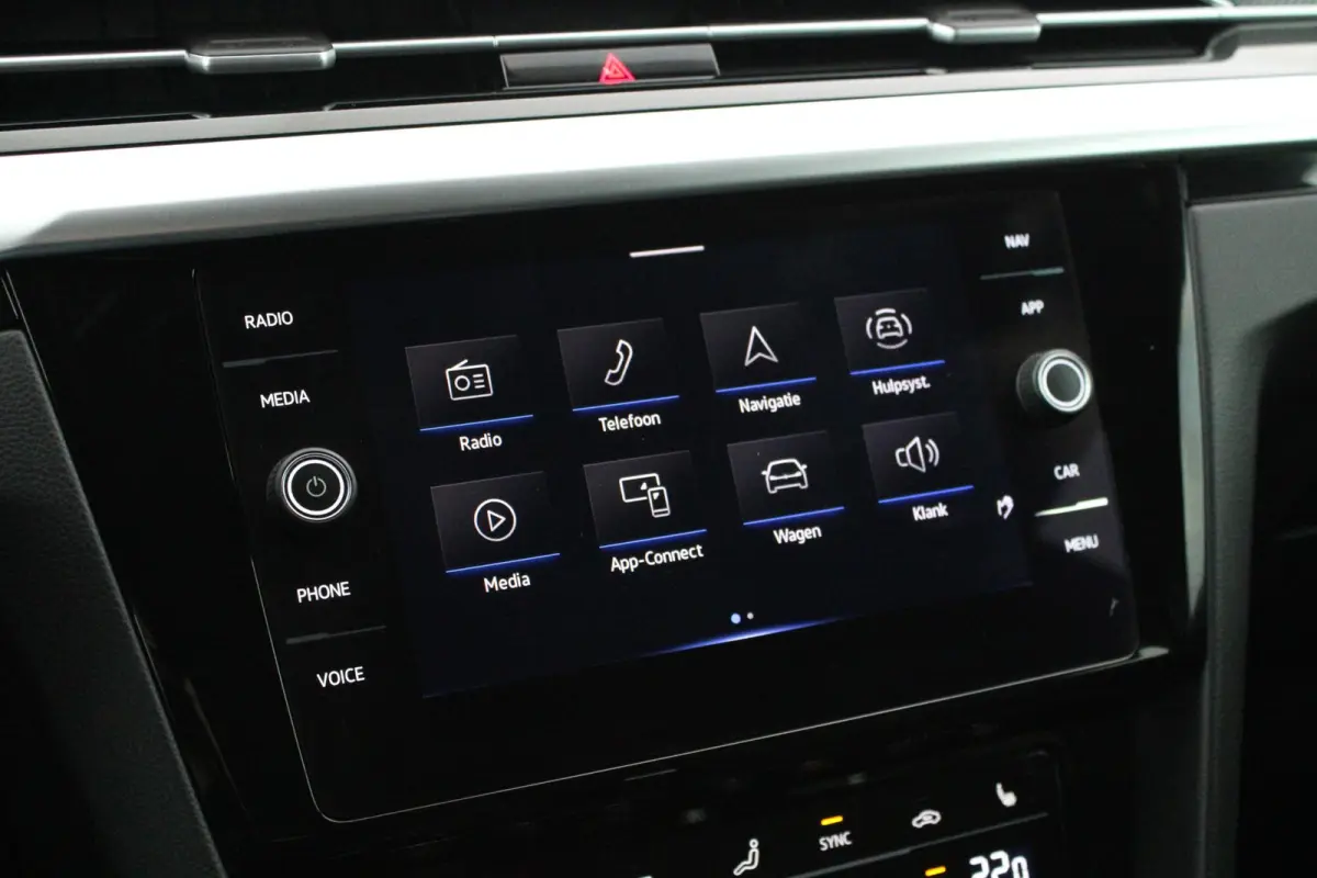 2.0 TSI 190pk DSG R-Line Business+ Keyless Panoramadak DCC Camera Stoelverwarming Virtual Cockpit Navigatie