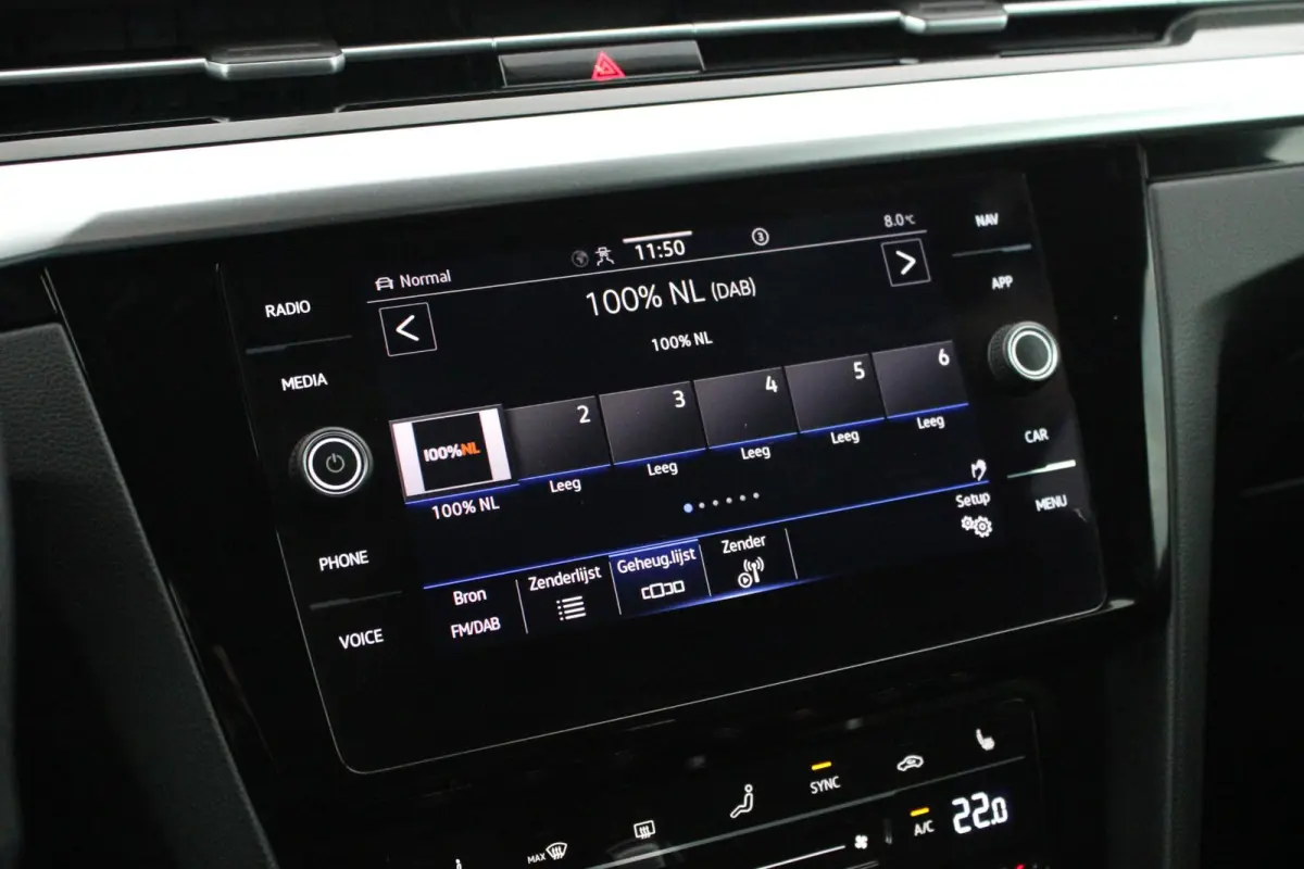 2.0 TSI 190pk DSG R-Line Business+ Keyless Panoramadak DCC Camera Stoelverwarming Virtual Cockpit Navigatie