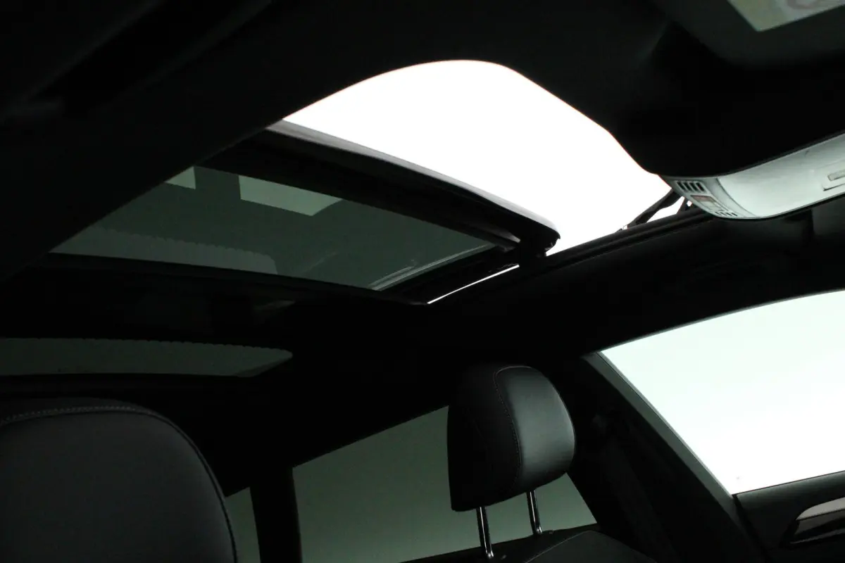 2.0 TSI 190pk DSG R-Line Business+ Keyless Panoramadak DCC Camera Stoelverwarming Virtual Cockpit Navigatie