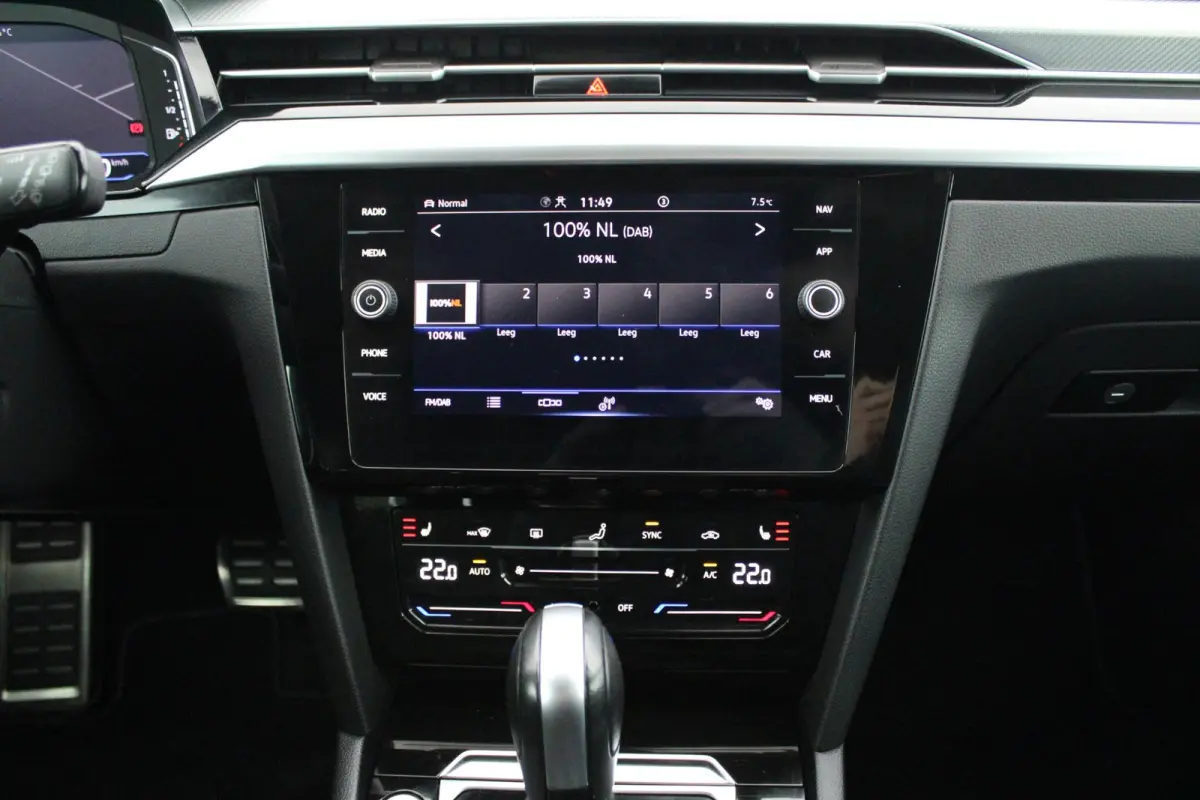 2.0 TSI 190pk DSG R-Line Business+ Keyless Panoramadak DCC Camera Stoelverwarming Virtual Cockpit Navigatie