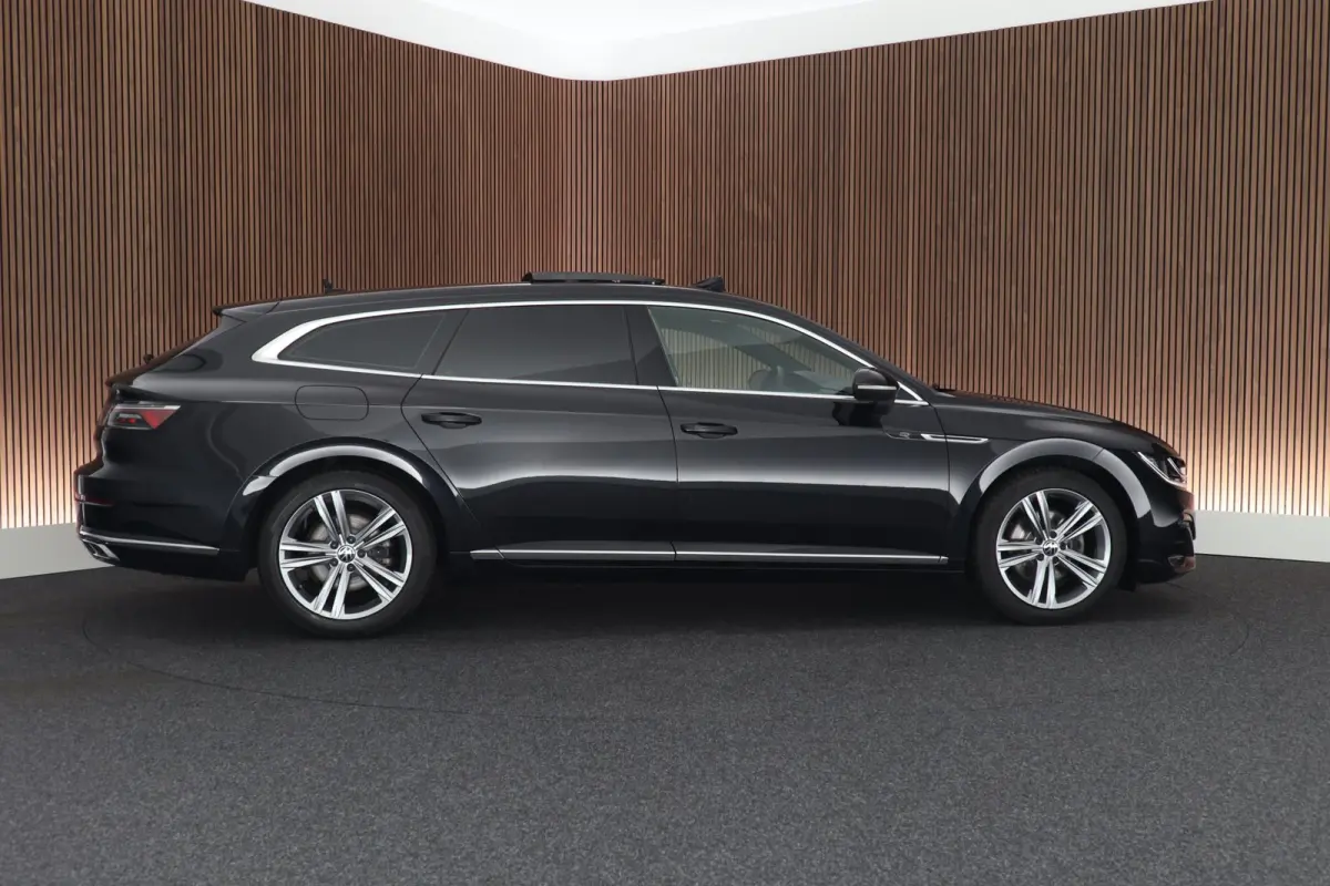 2.0 TSI 190pk DSG R-Line Business+ Keyless Panoramadak DCC Camera Stoelverwarming Virtual Cockpit Navigatie