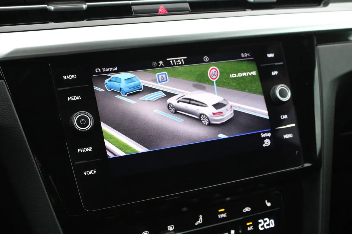 2.0 TSI 190pk DSG R-Line Business+ Keyless Panoramadak DCC Camera Stoelverwarming Virtual Cockpit Navigatie
