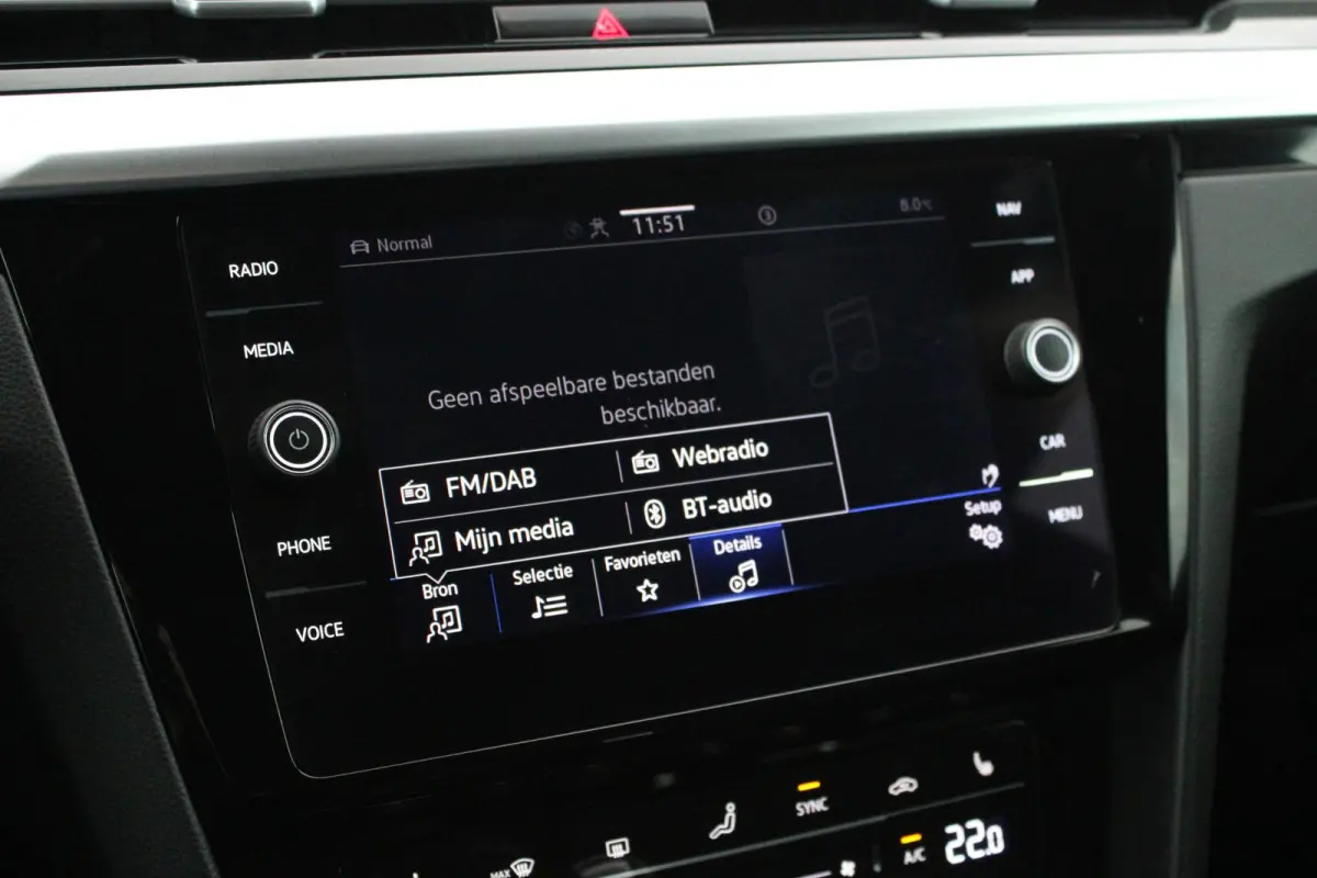 2.0 TSI 190pk DSG R-Line Business+ Keyless Panoramadak DCC Camera Stoelverwarming Virtual Cockpit Navigatie