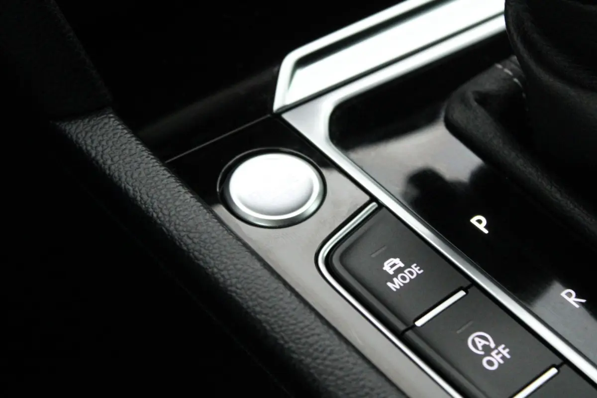 2.0 TSI 190pk DSG R-Line Business+ Keyless Panoramadak DCC Camera Stoelverwarming Virtual Cockpit Navigatie