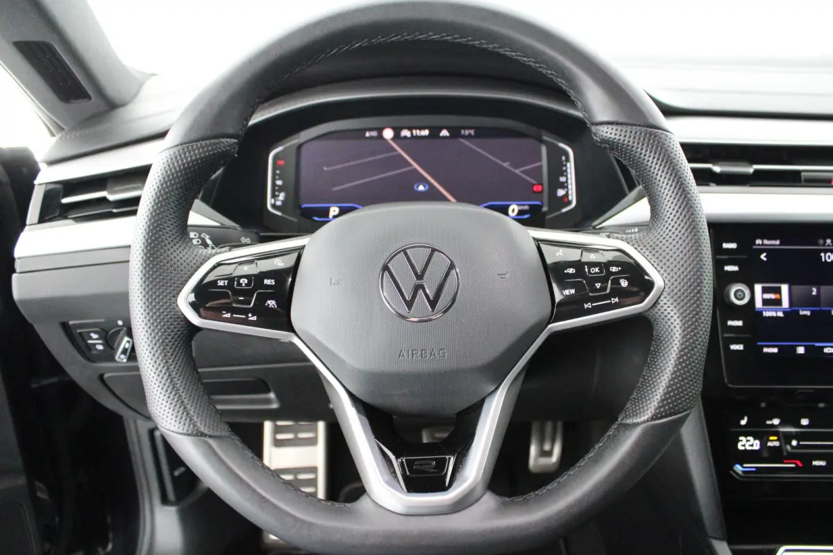 2.0 TSI 190pk DSG R-Line Business+ Keyless Panoramadak DCC Camera Stoelverwarming Virtual Cockpit Navigatie