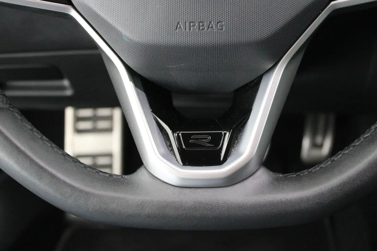 2.0 TSI 190pk DSG R-Line Business+ Keyless Panoramadak DCC Camera Stoelverwarming Virtual Cockpit Navigatie
