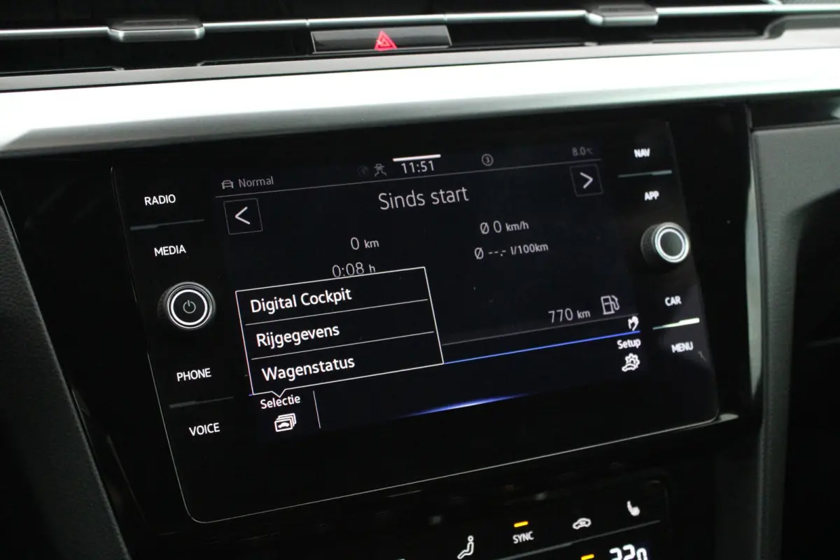 2.0 TSI 190pk DSG R-Line Business+ Keyless Panoramadak DCC Camera Stoelverwarming Virtual Cockpit Navigatie