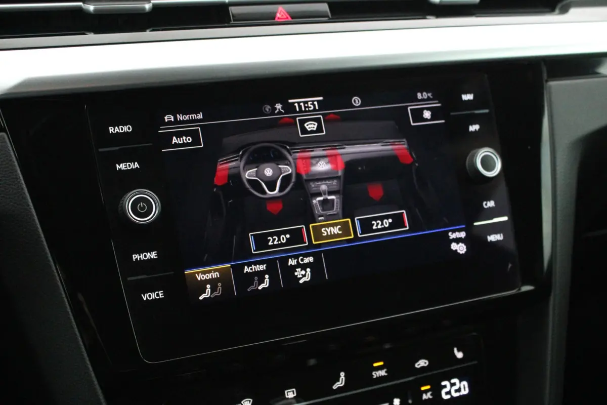2.0 TSI 190pk DSG R-Line Business+ Keyless Panoramadak DCC Camera Stoelverwarming Virtual Cockpit Navigatie
