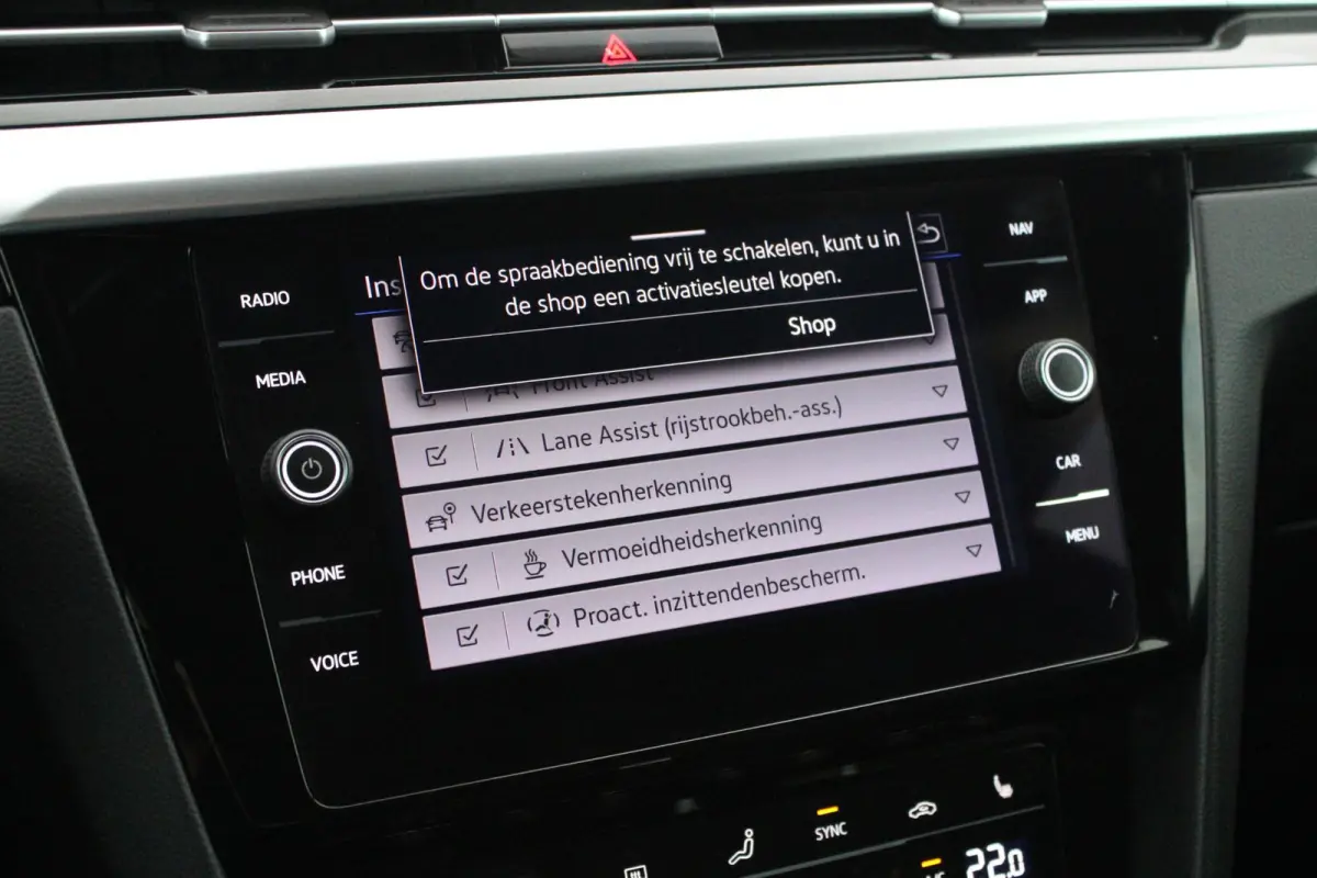 2.0 TSI 190pk DSG R-Line Business+ Keyless Panoramadak DCC Camera Stoelverwarming Virtual Cockpit Navigatie
