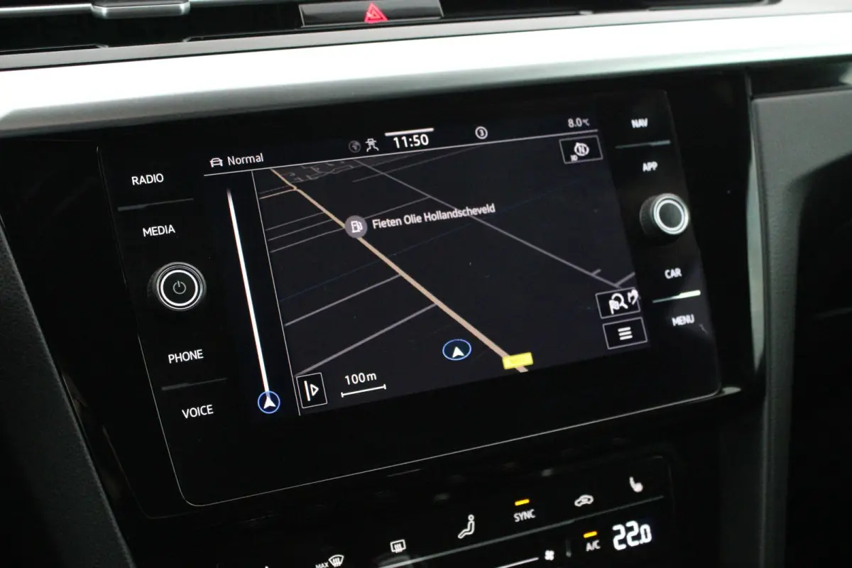 2.0 TSI 190pk DSG R-Line Business+ Keyless Panoramadak DCC Camera Stoelverwarming Virtual Cockpit Navigatie