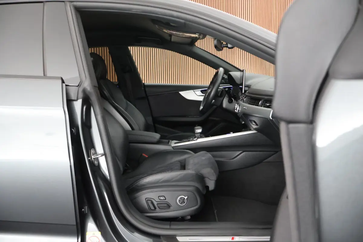 40 TFSI 204pk quattro S edition Camera Keyless Stoelverwarming Memory Massage ACC Navigatie 2x S-Line