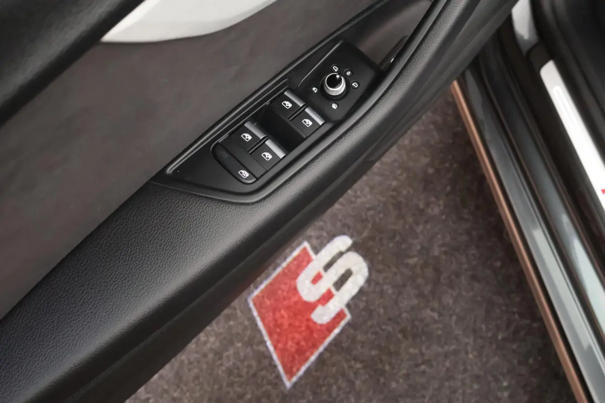 40 TFSI 204pk quattro S edition Camera Keyless Stoelverwarming Memory Massage ACC Navigatie 2x S-Line