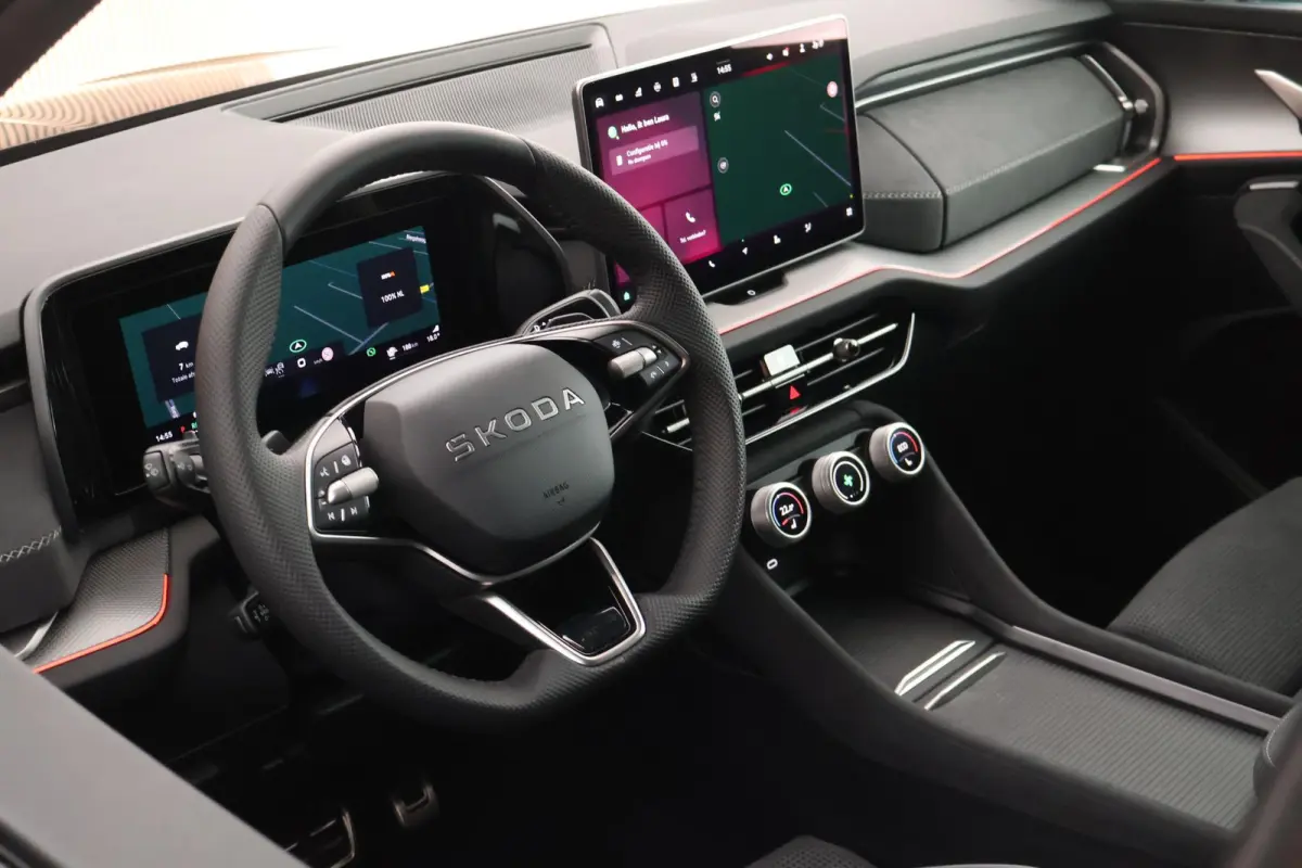 1.5 TSI 204pk PHEV Sportline Business Trekhaak Camera Canton LED Memory Stoelverwarming Panoramadak Navigatie