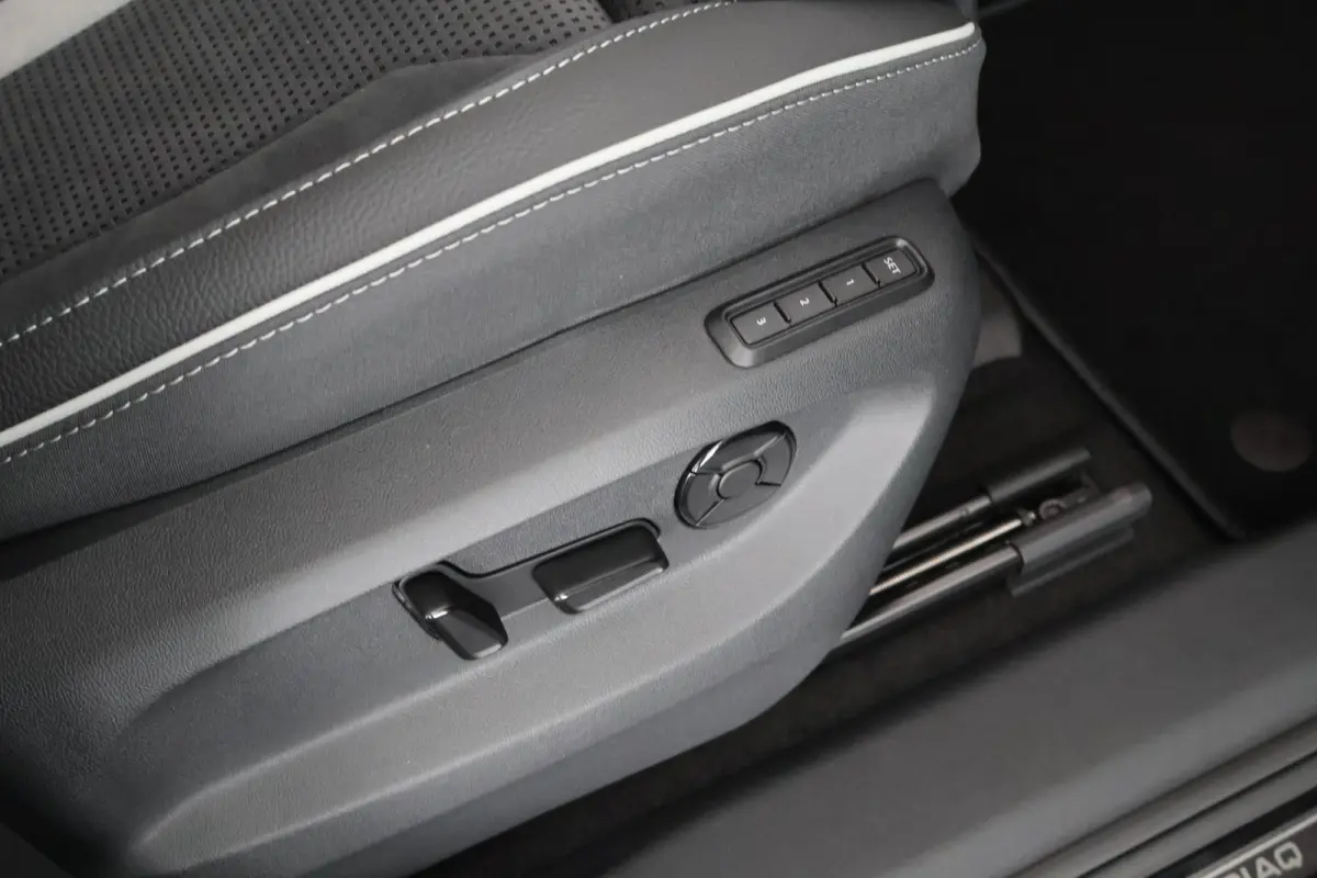 1.5 TSI 204pk PHEV Sportline Business Trekhaak Camera Canton LED Memory Stoelverwarming Panoramadak Navigatie