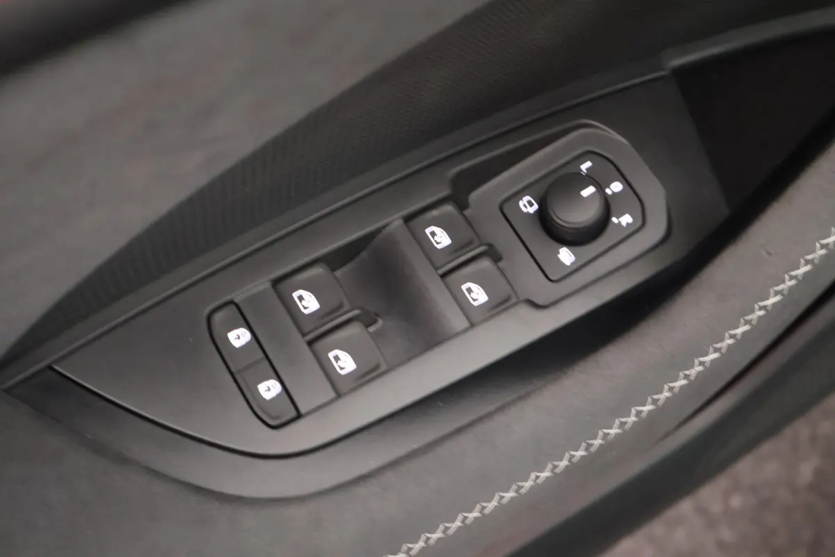 1.5 TSI 204pk PHEV Sportline Business Trekhaak Camera Canton LED Memory Stoelverwarming Panoramadak Navigatie