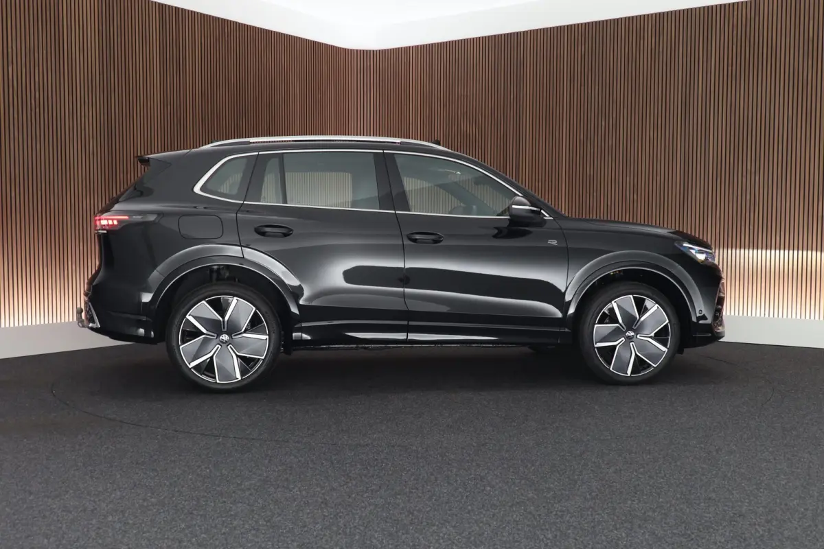 1.5 272pk eHybrid R-Line Edition Trekhaak Camera Panoramadak Keyless Carplay