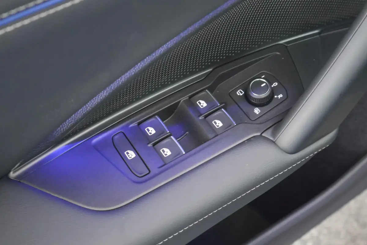 1.5 272pk eHybrid R-Line Edition Trekhaak Camera Panoramadak Keyless Carplay