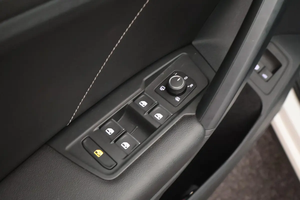 1.4 TSI 245pk eHybrid R-Line Business+ Trekhaak Camera Stoelverwarming Keyless Virtual Cockpit LED Navigatie