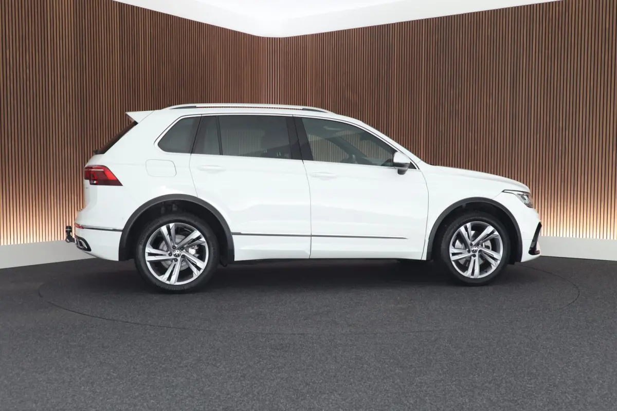 1.4 TSI 245pk eHybrid R-Line Business+ Trekhaak Camera Stoelverwarming Keyless Virtual Cockpit LED Navigatie