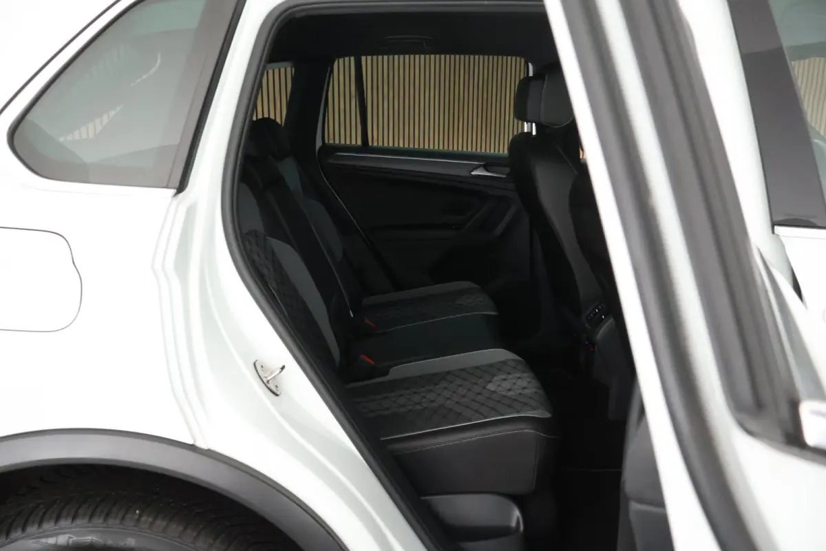 1.4 TSI 245pk eHybrid R-Line Business+ Trekhaak Camera Stoelverwarming Keyless Virtual Cockpit LED Navigatie