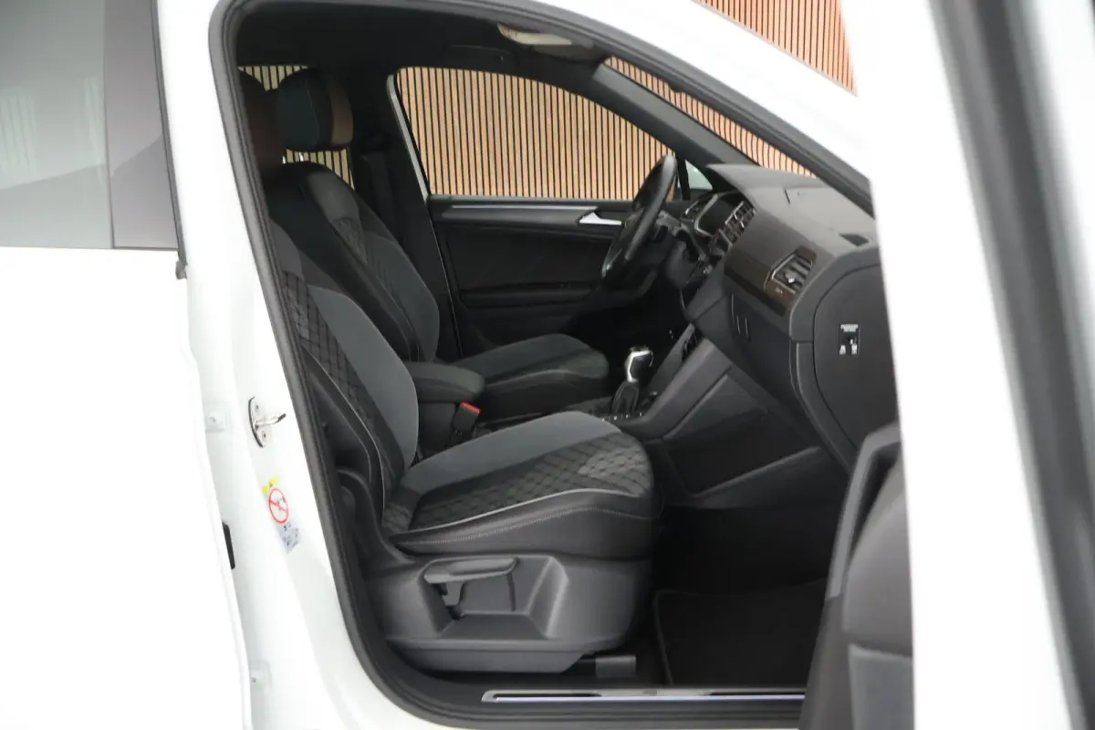 1.4 TSI 245pk eHybrid R-Line Business+ Trekhaak Camera Stoelverwarming Keyless Virtual Cockpit LED Navigatie